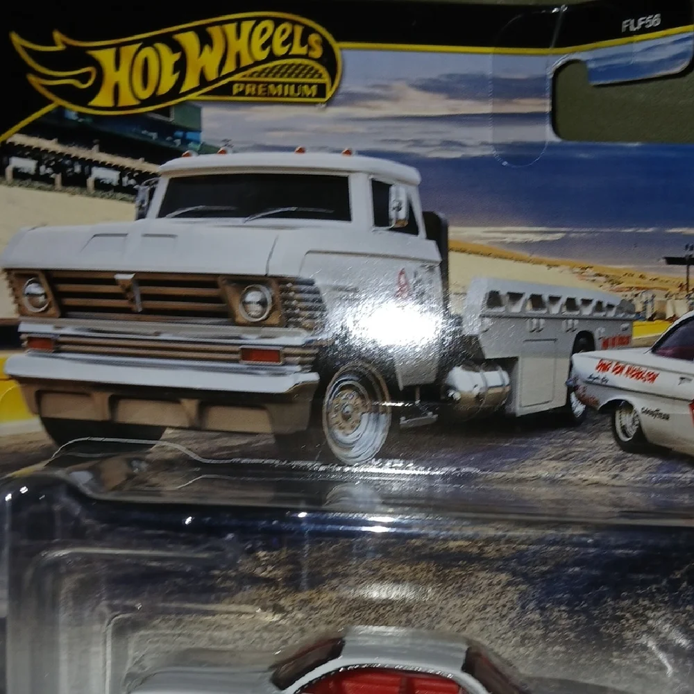 Hot Wheels PREMIUM .. DYNO DON '61 Impala and Horizon Hauler TEAM TRANSPORT Set